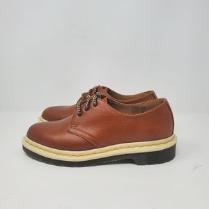 NEW Dr. Martens 3 eye camel oxford
Brand new witho